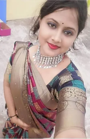 Housewife escorts girl available in Kochi, Call now