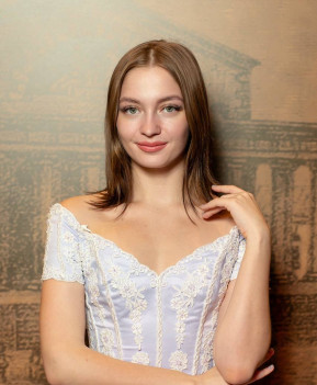 Russian escorts girl in Aerocity. Call now for booking first