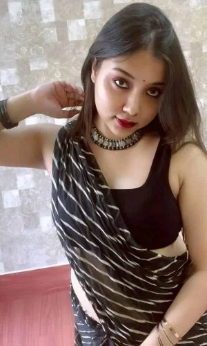 A genuine housewife living in Mohali With Hand Cash Payment