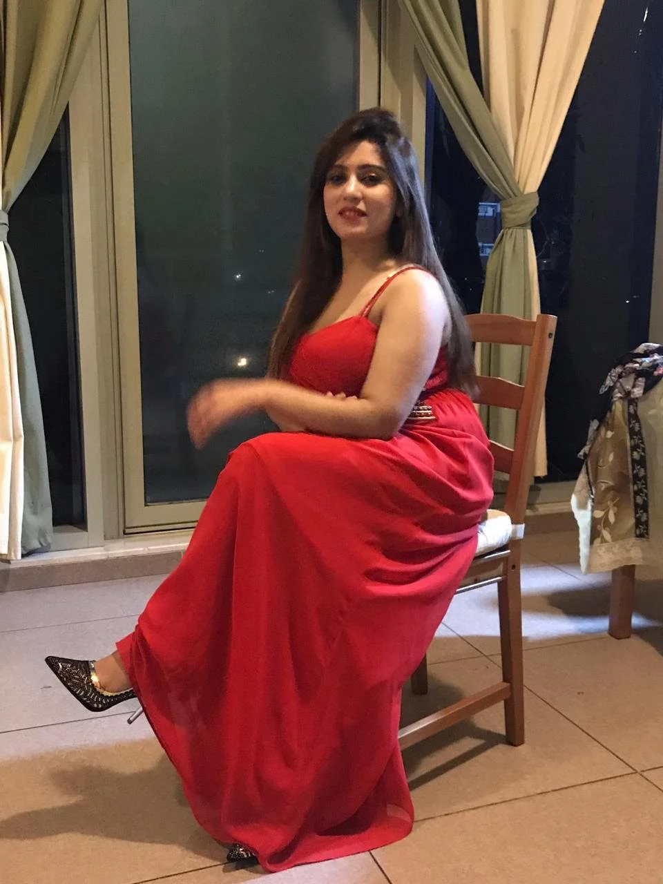 A hot model and actress available only for cash payments.